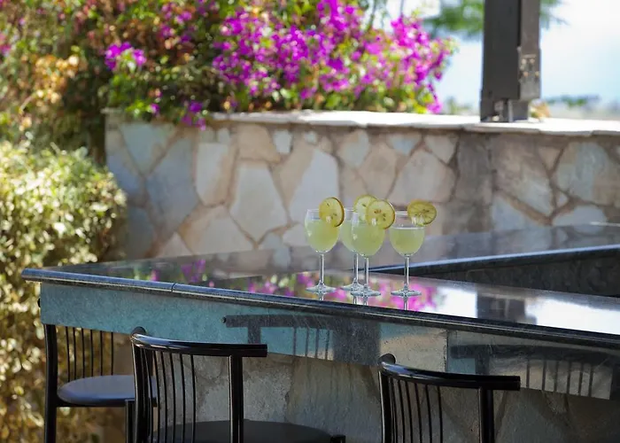 Ayios Elias Pearl Vilă