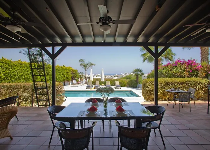 Ayios Elias Pearl Vilă